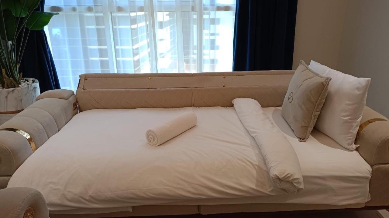 Dunya Tower Luxury And 2 Min Walk To Dubai Mall And Burj Khalifa In Heart Of Downtown מראה חיצוני תמונה